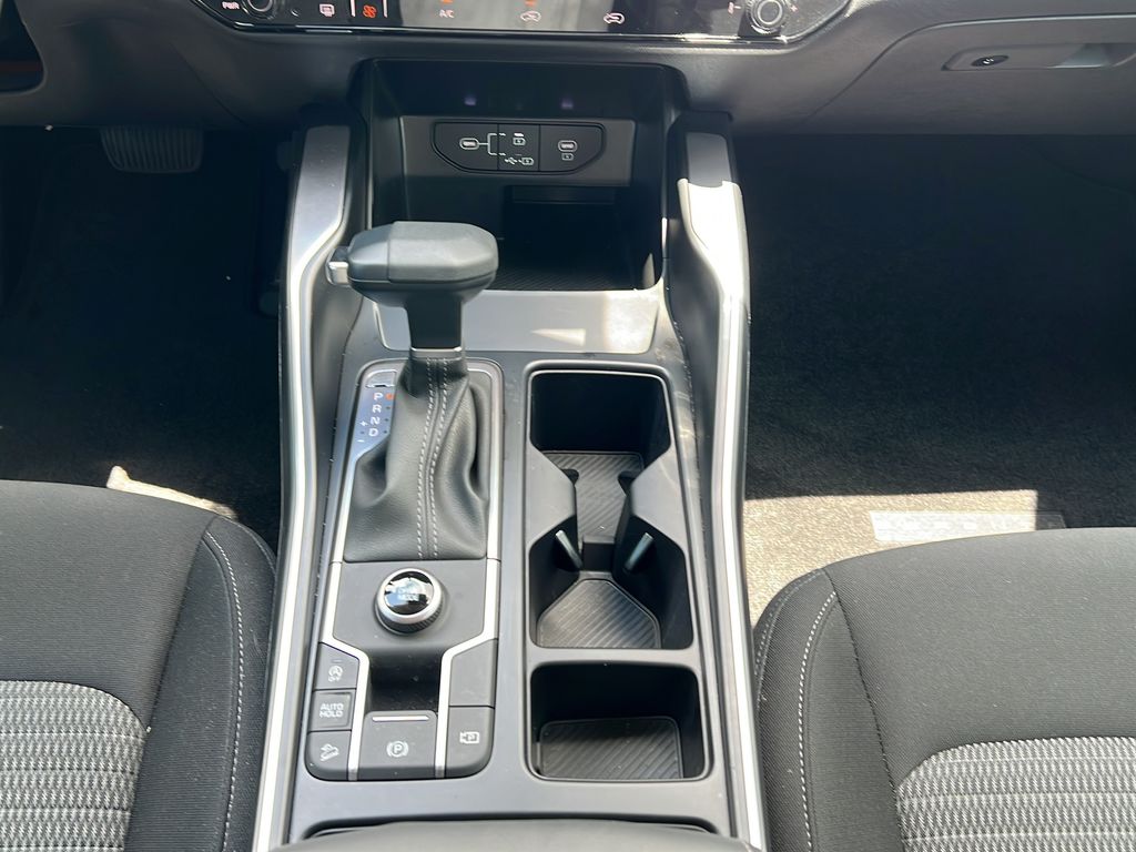 2025 Kia Sorento LX - Photo 18