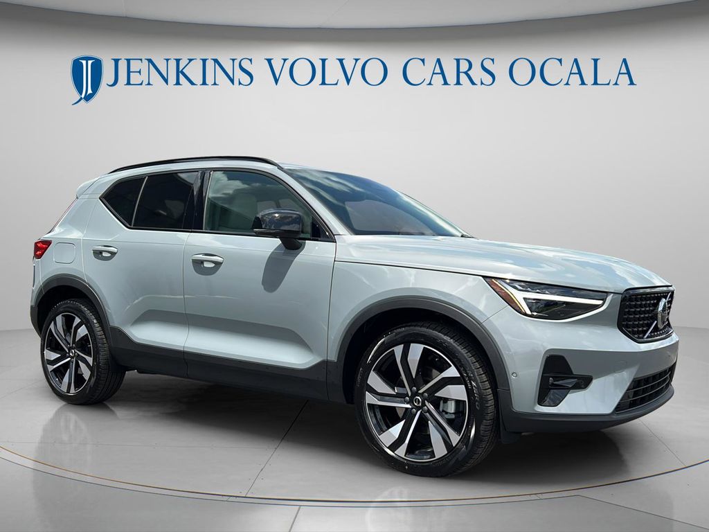 2026 Volvo XC40 B5 Ultra Dark AWD's photo