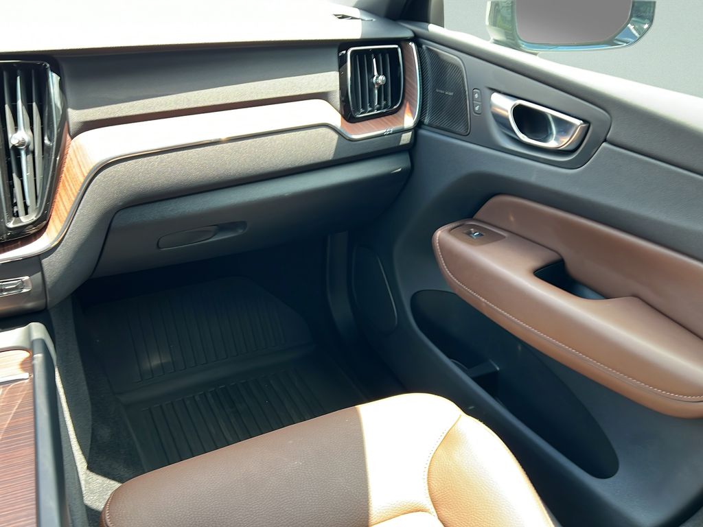 2024 Volvo XC60 Plus - Photo 16