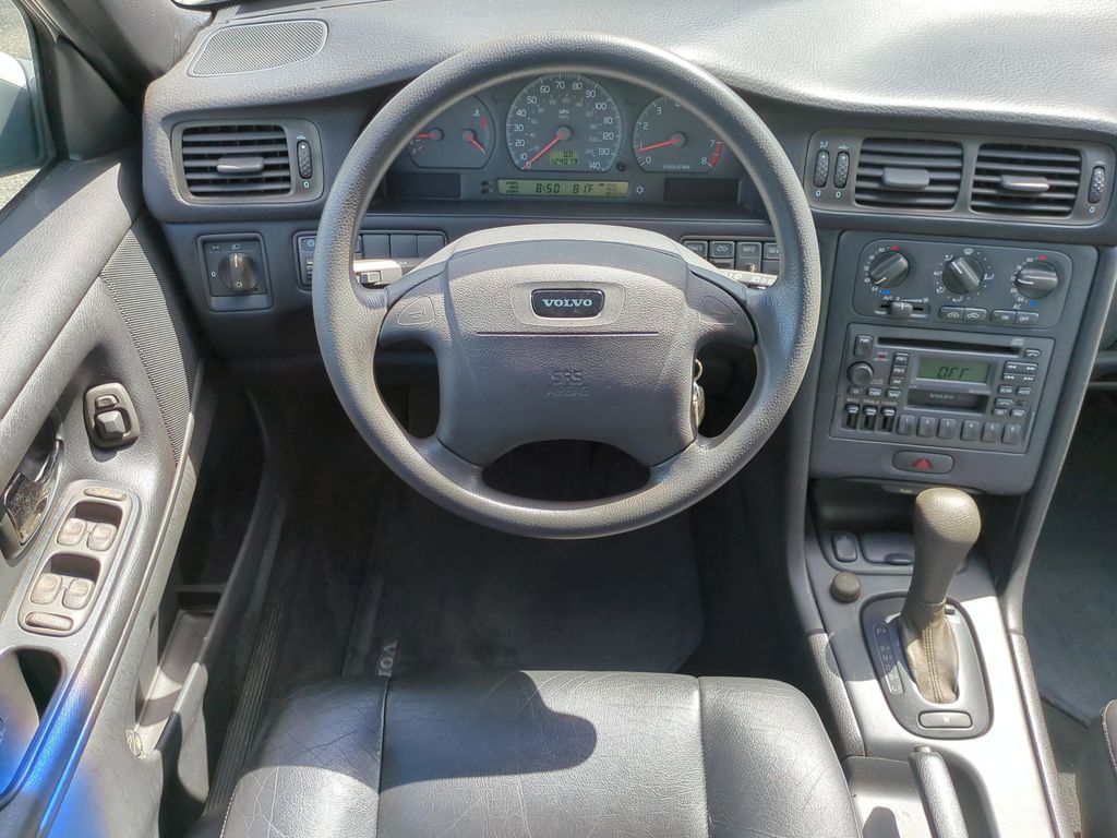 1999 Volvo V70 Base - Photo 12