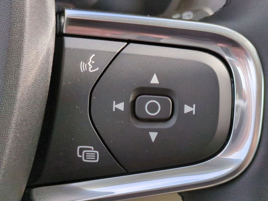 2026 Volvo XC40 Plus - Photo 23