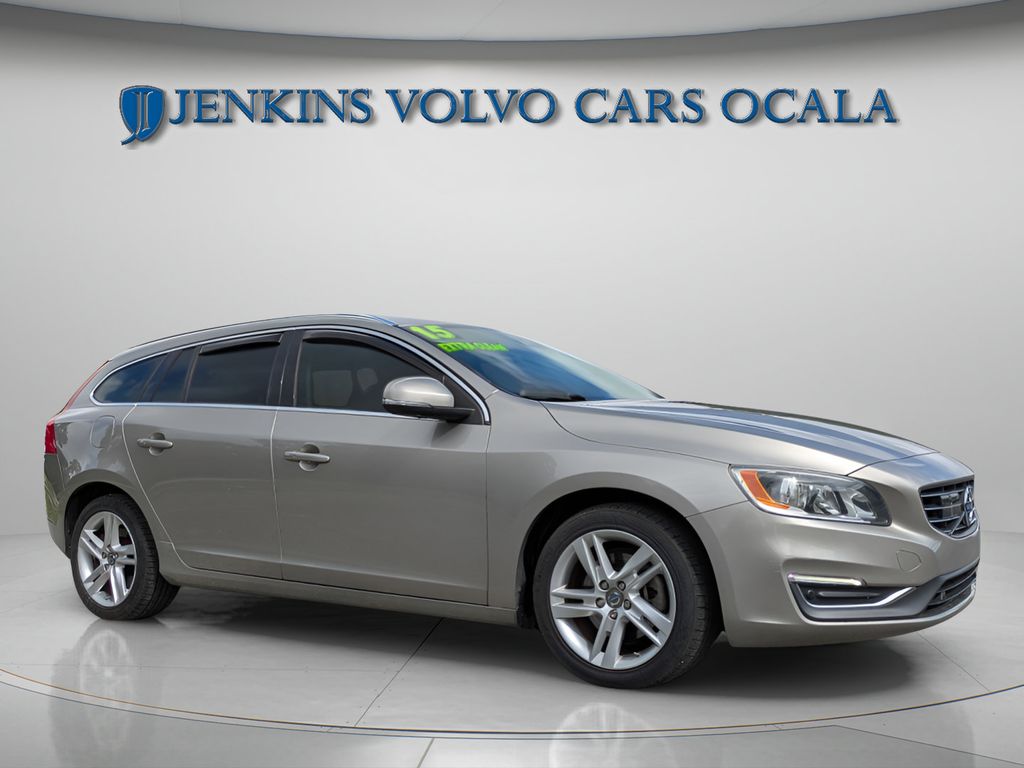 2015 Volvo V60 T5 Drive-E FWD Premier Plus's photo