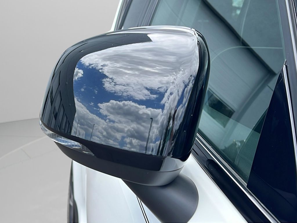2022 Volvo XC40 R-Design - Photo 11