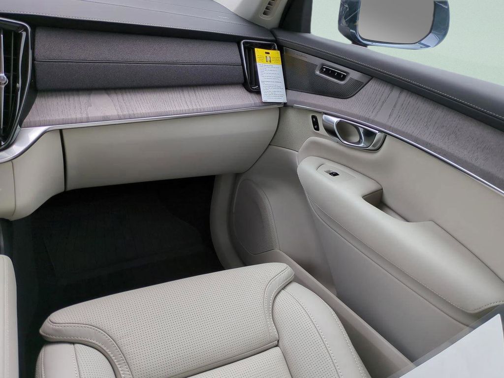 2026 Volvo XC90 Ultra - Photo 14
