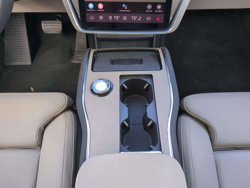 2025 Volvo EX90 Ultra - Photo 17