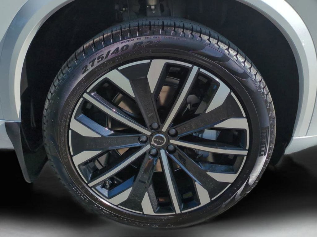 2026 Volvo XC90 Plus - Photo 11