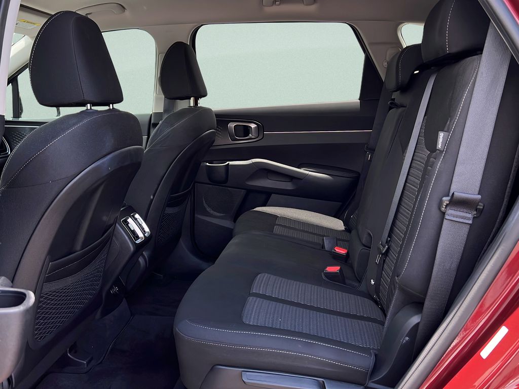 2025 Kia Sorento LX - Photo 13