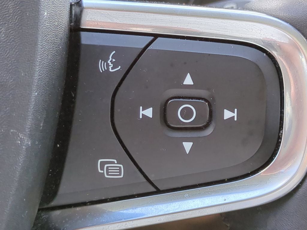 2023 Volvo XC40 Plus - Photo 23