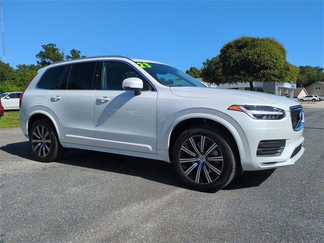 2023 Volvo XC90 B5 Core photo 2