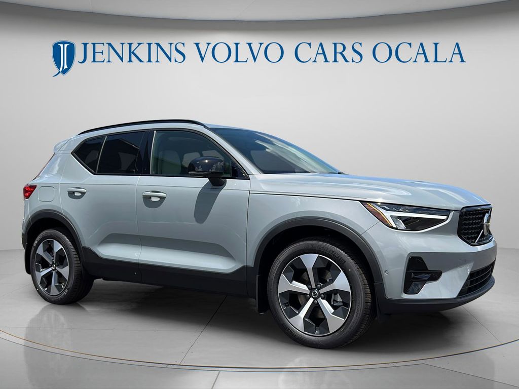 2026 Volvo XC40 B5 Plus Dark AWD's photo