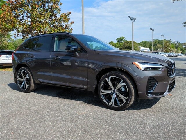 2025 Volvo XC60 B5 photo 2