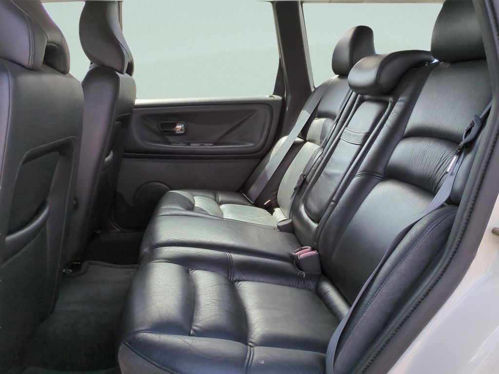 1999 Volvo V70 Base - Photo 10