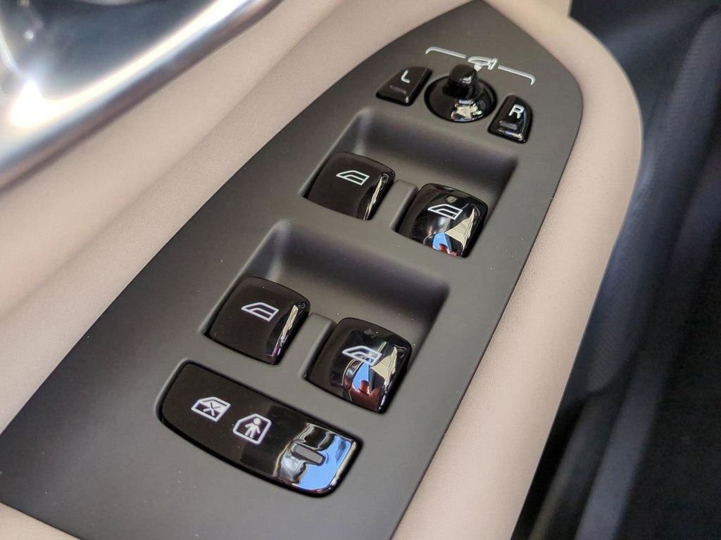 2026 Volvo XC90 Plus - Photo 21