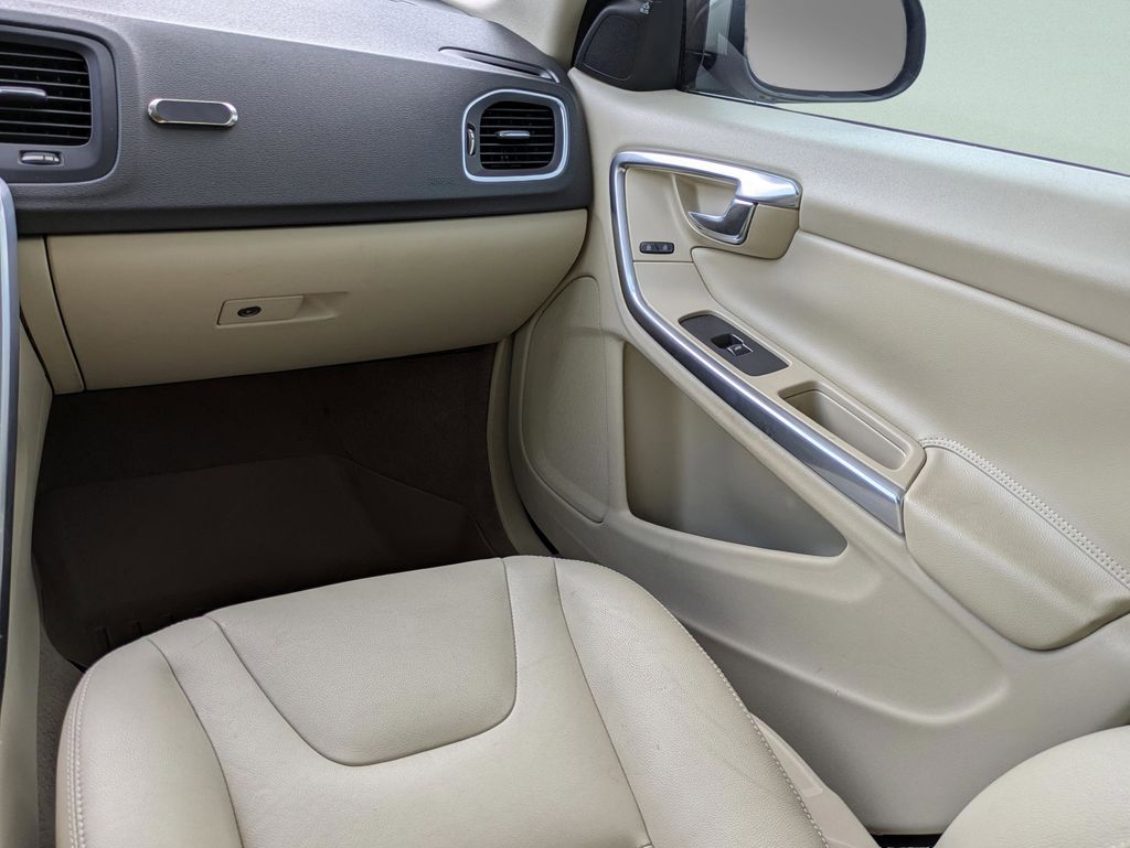 2015 Volvo V60 Premier Plus - Photo 11