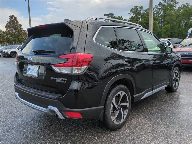 2022 Subaru Forester Touring photo 2