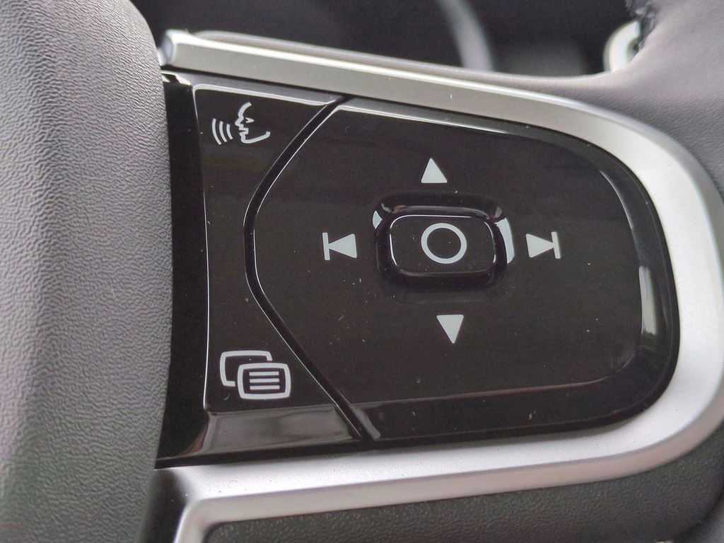 2026 Volvo XC90 Plus - Photo 25