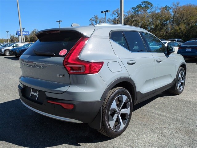 2025 Volvo XC40 Core photo 4