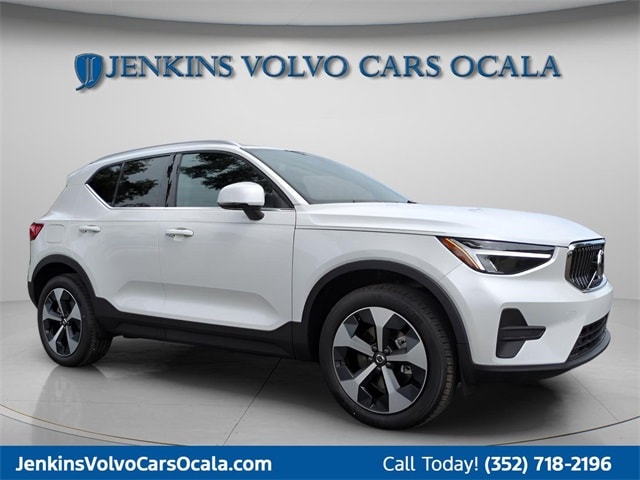 2025 Volvo XC40 Core