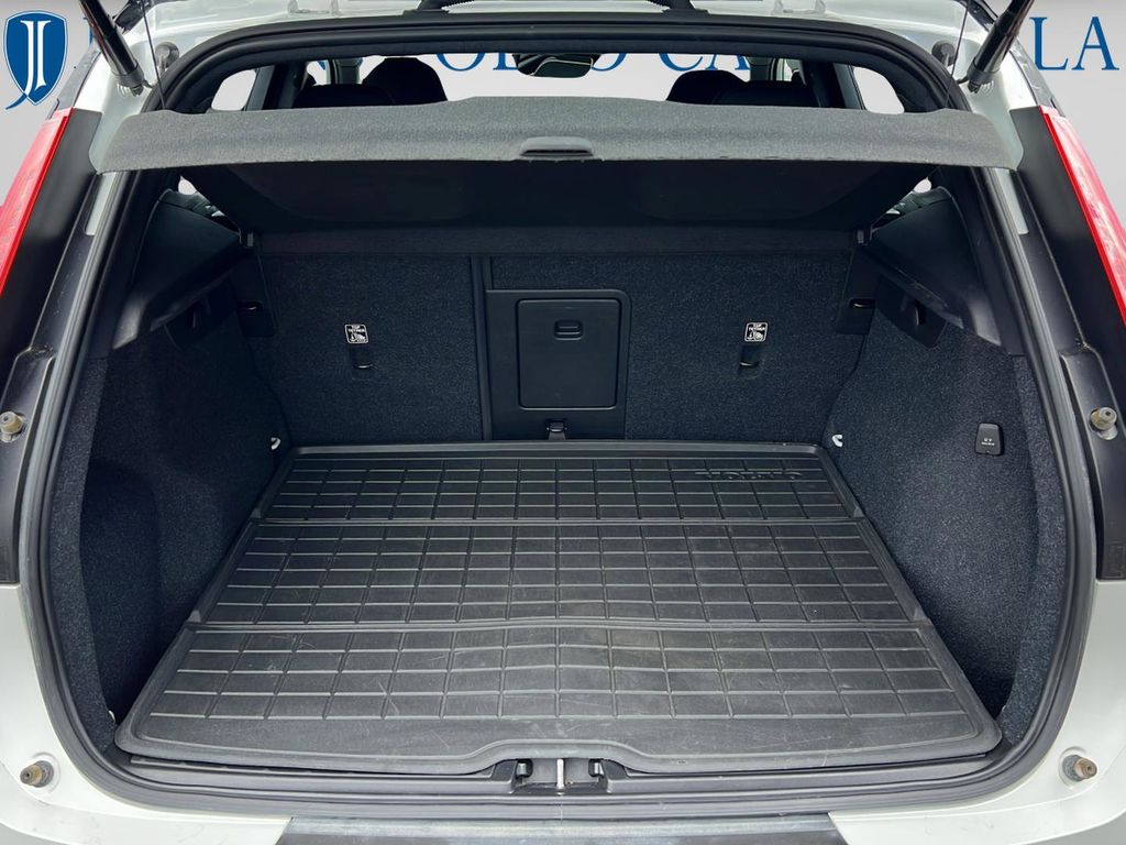 2022 Volvo XC40 R-Design - Photo 12