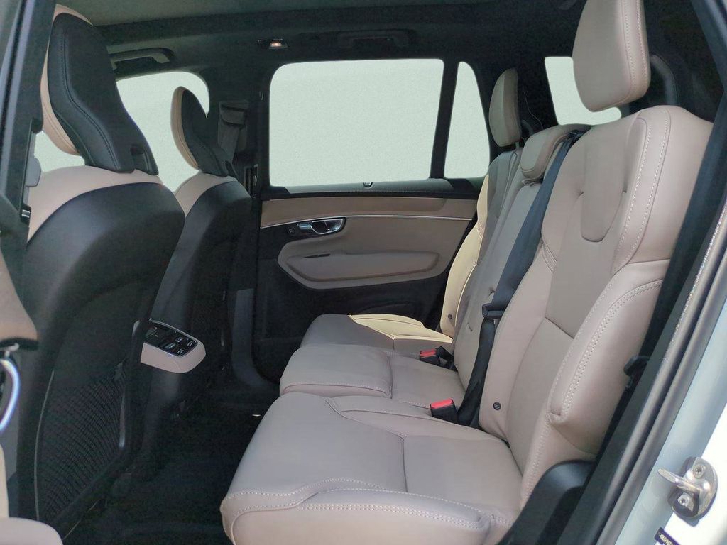 2026 Volvo XC90 Ultra - Photo 12