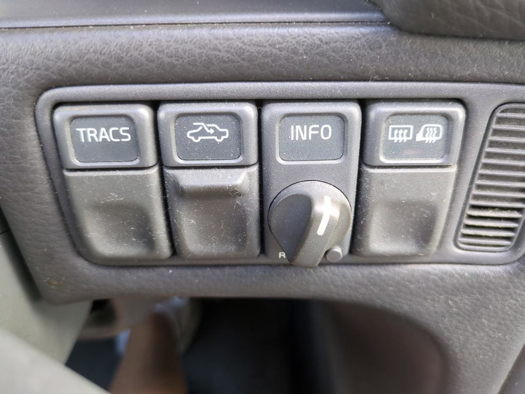 1999 Volvo V70 Base - Photo 19