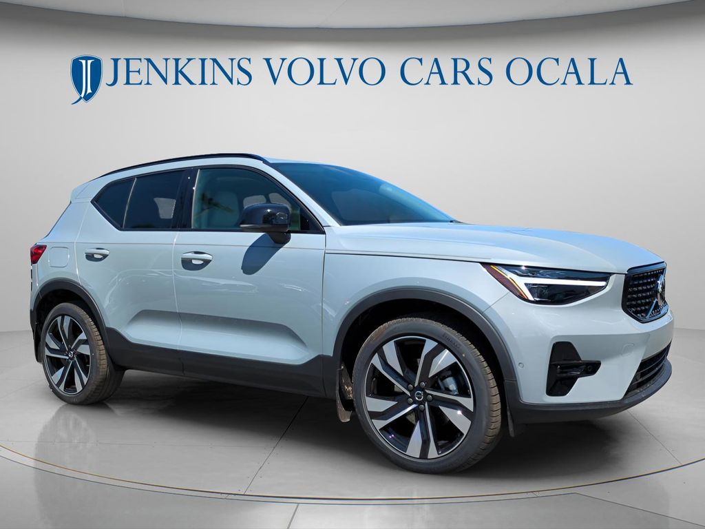 2026 Volvo XC40 B5 Ultra Dark AWD's photo