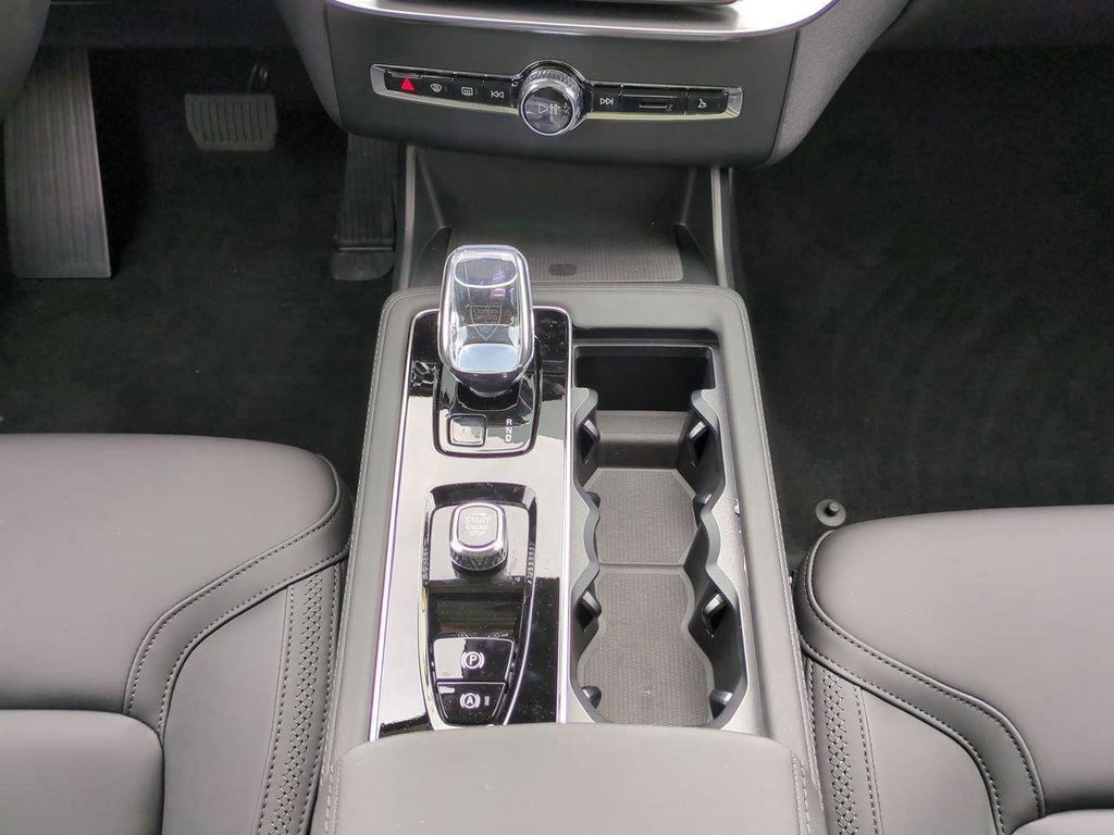 2026 Volvo XC90 Plus - Photo 15