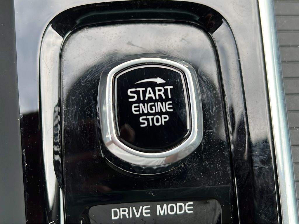 2020 Volvo XC60 Momentum - Photo 28