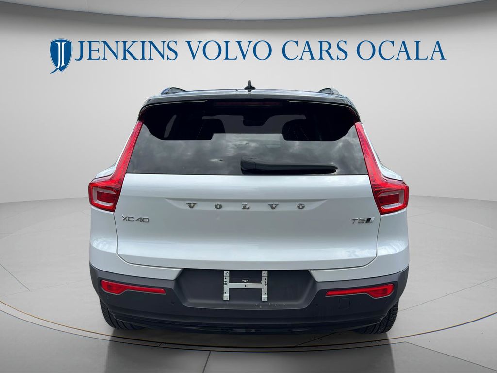 2022 Volvo XC40 R-Design - Photo 4