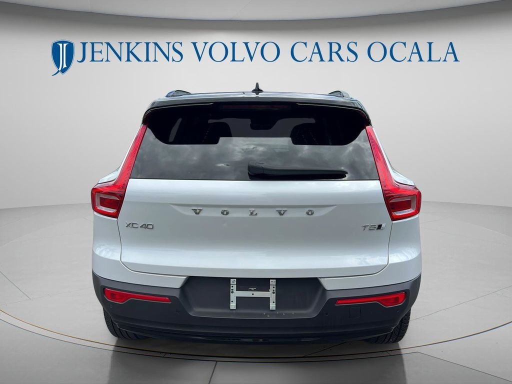 Used 2022 Volvo XC40 R-Design SUV