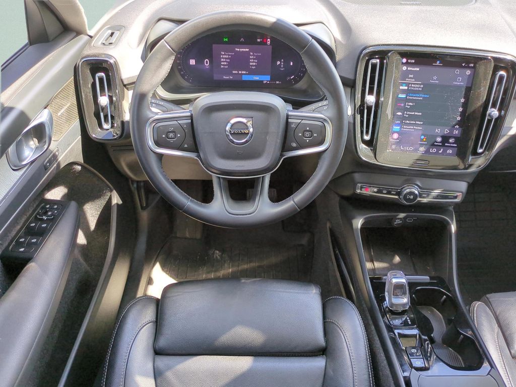 2023 Volvo XC40 Plus - Photo 12
