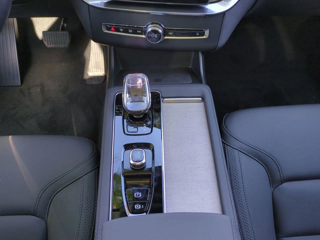 2026 Volvo XC90 Plus - Photo 15