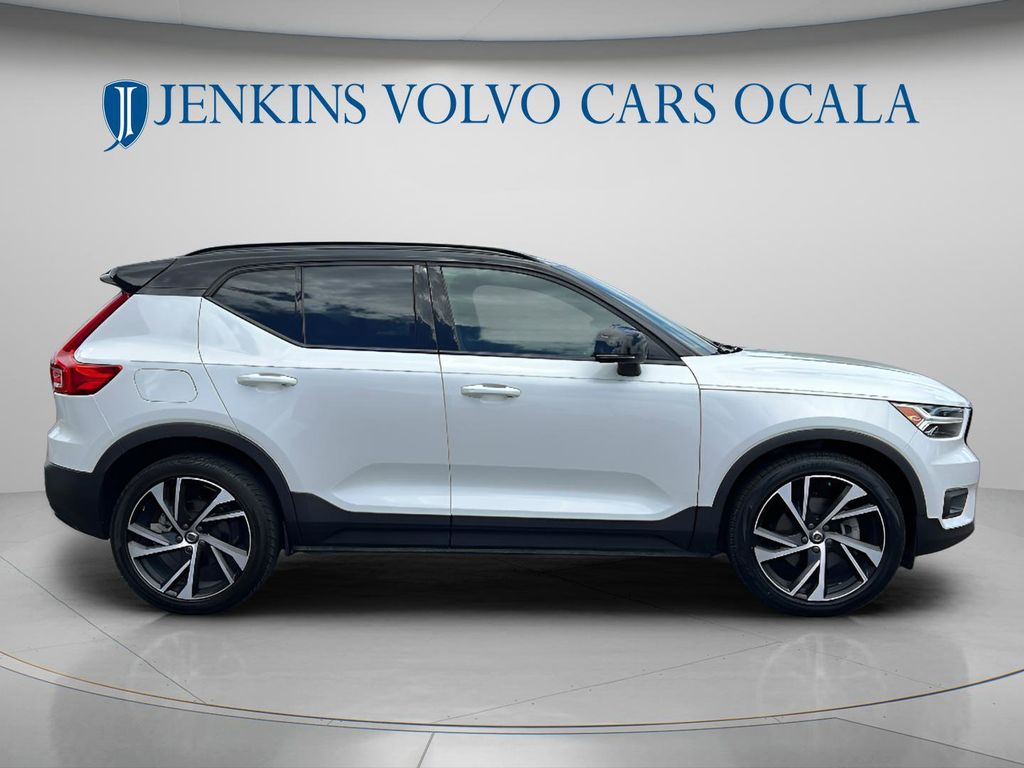 2022 Volvo XC40 R-Design - Photo 2