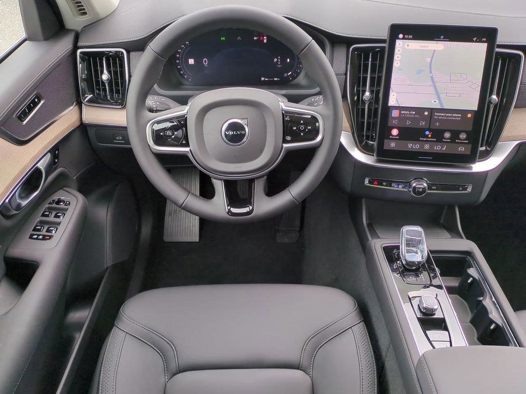 2026 Volvo XC90 Plus - Photo 12
