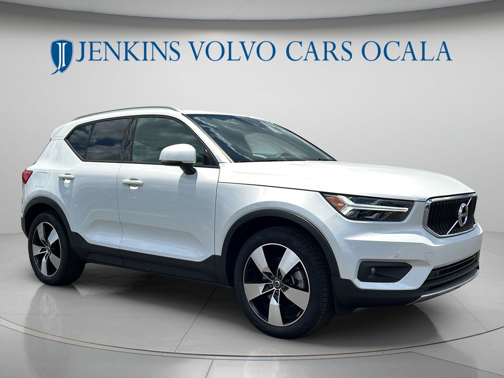 2021 Volvo XC40 Momentum