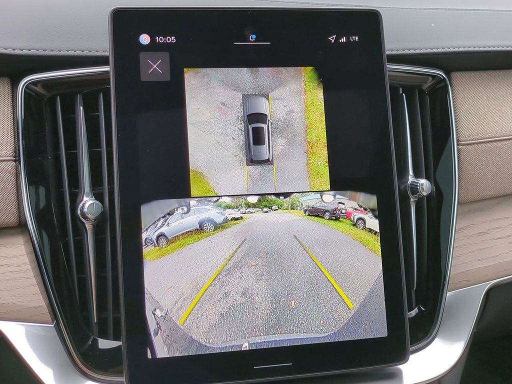2026 Volvo XC90 Plus - Photo 17