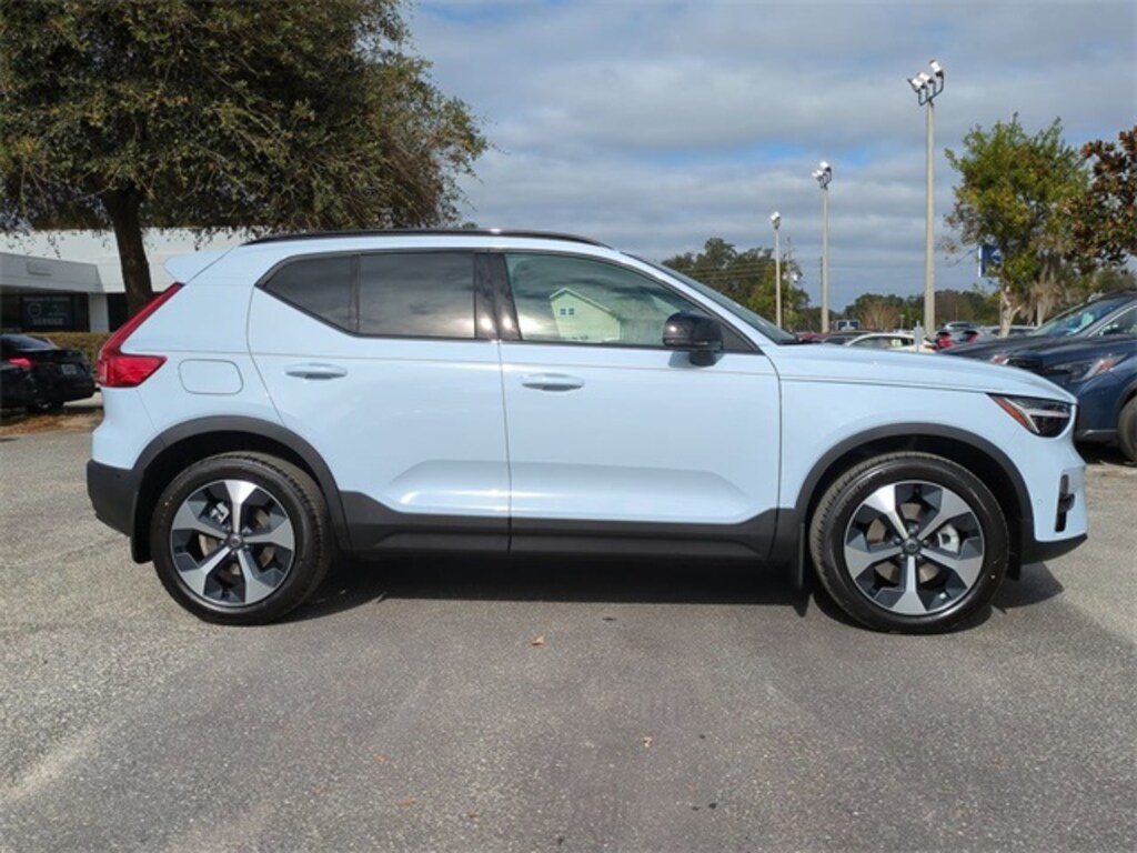 New 2026 Volvo XC40 B5 Plus SUV