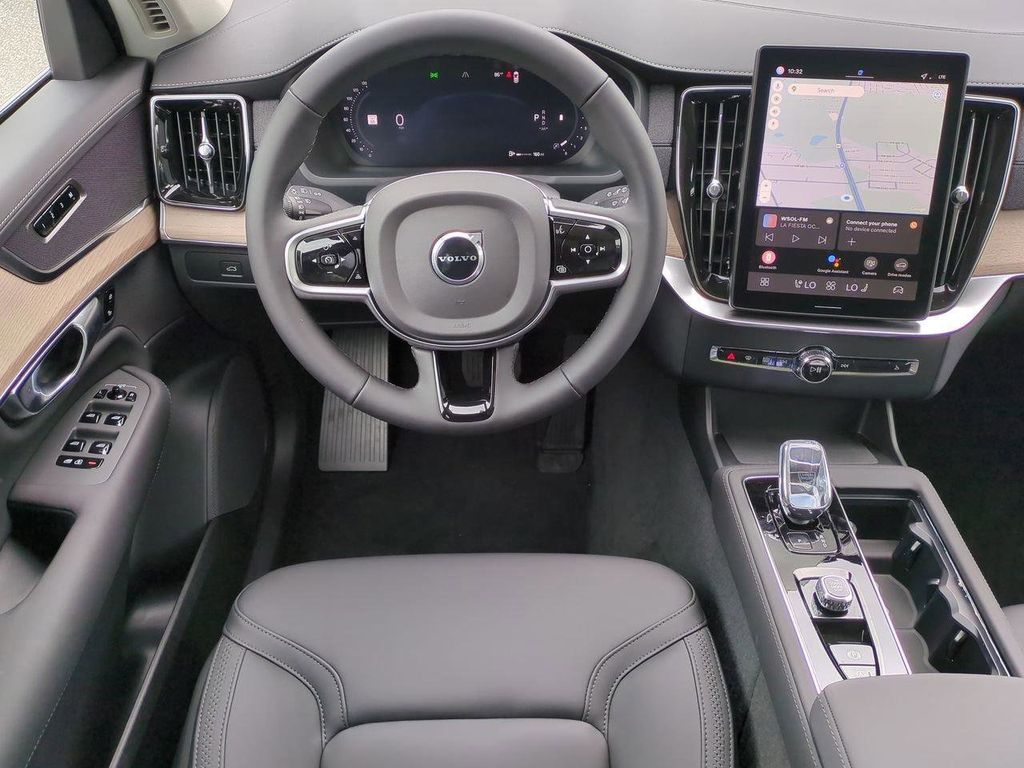 2026 Volvo XC90 Plus - Photo 14