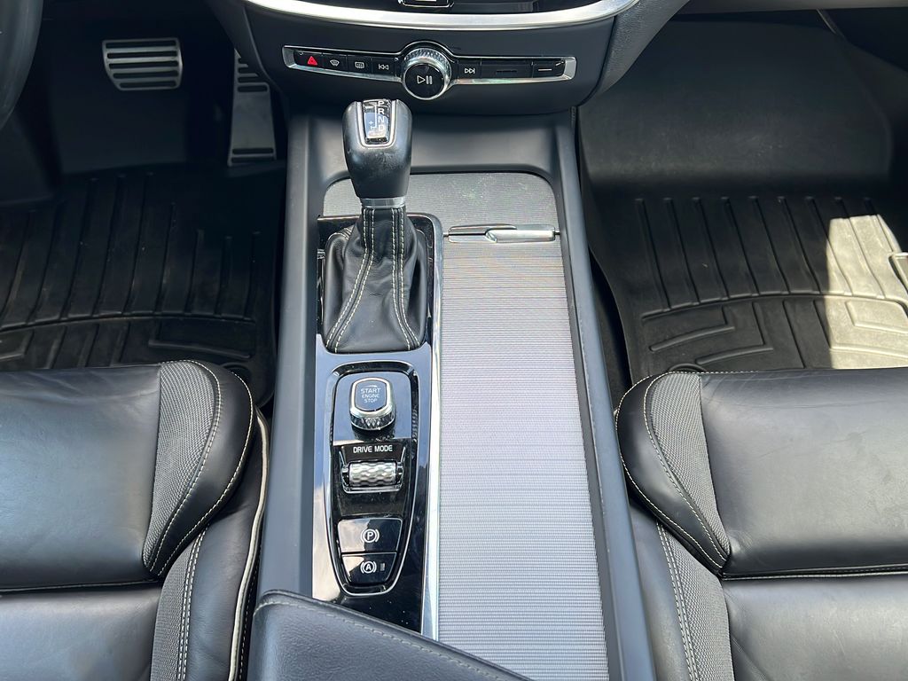 2020 Volvo S60 R-Design - Photo 14