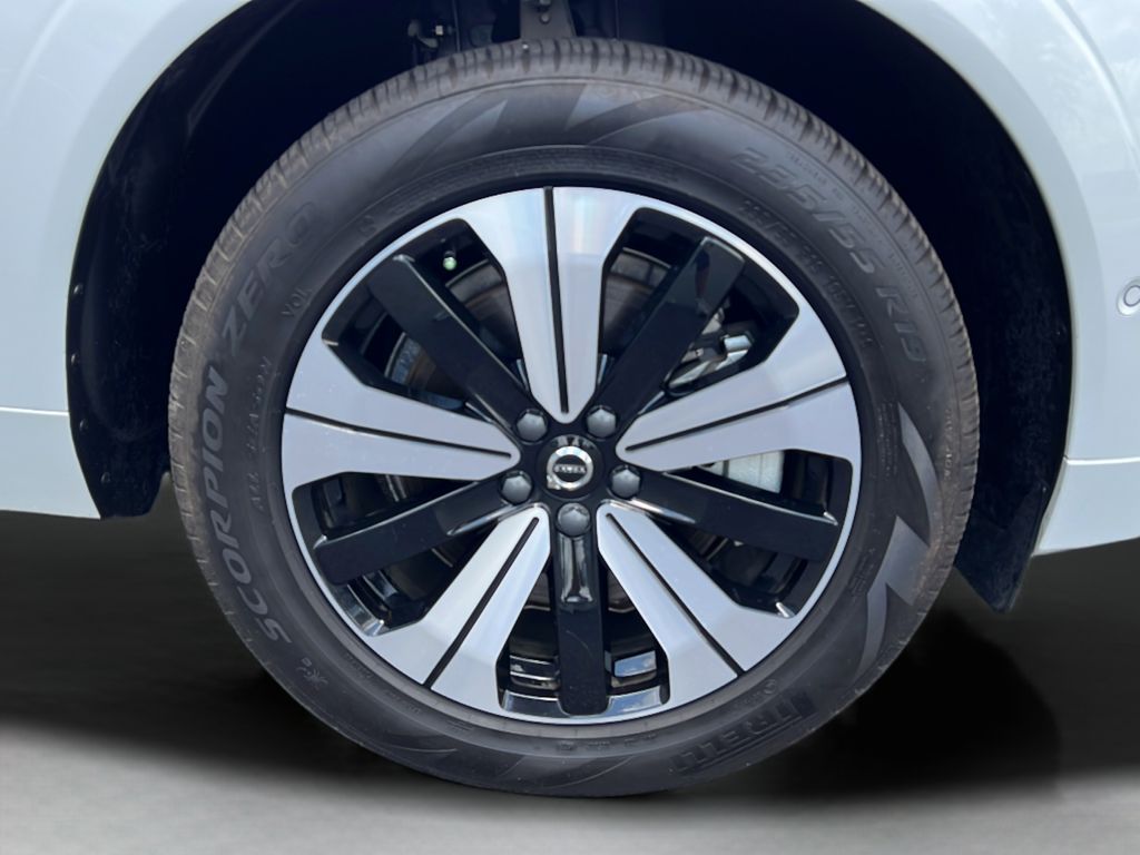 2024 Volvo XC60 Plus - Photo 10