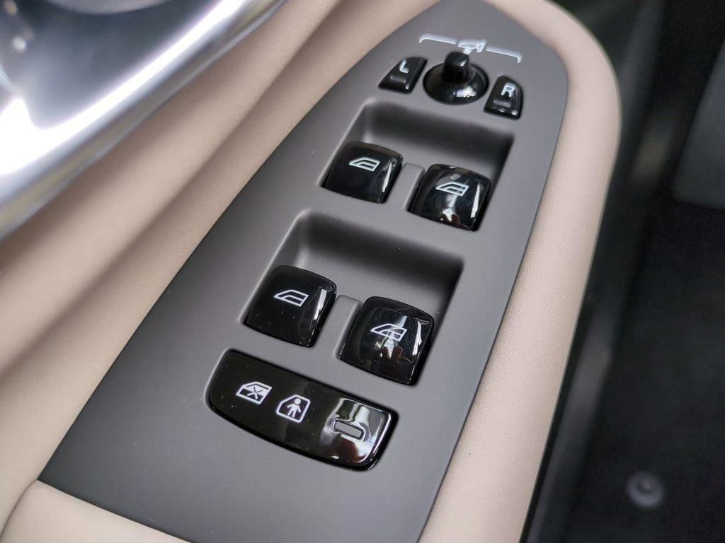 2026 Volvo XC90 Plus - Photo 20