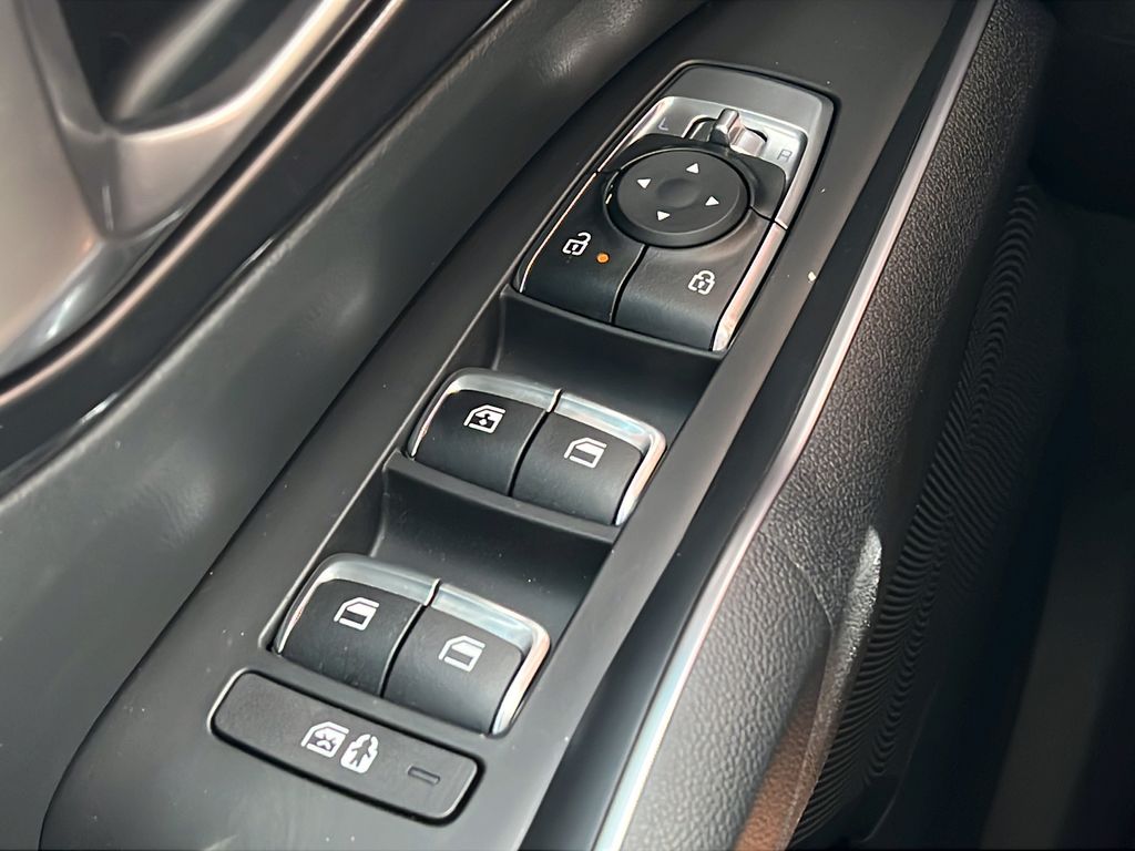 2025 Kia Sorento LX - Photo 21