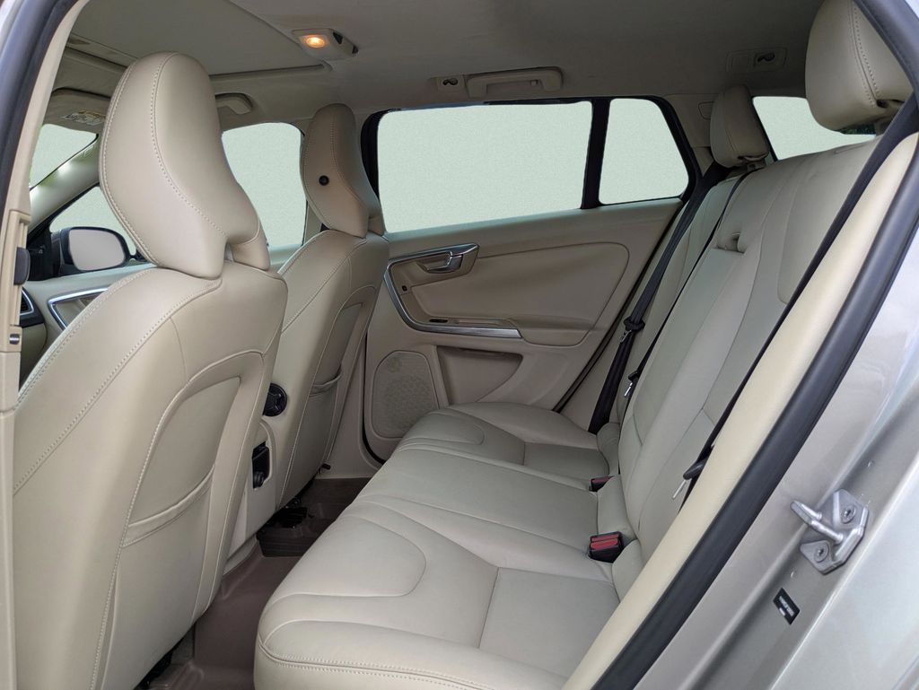 2015 Volvo V60 Premier Plus - Photo 16