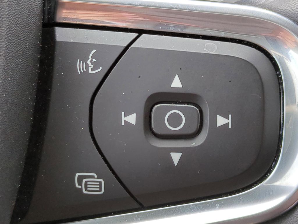 2024 Volvo XC40 Core - Photo 23