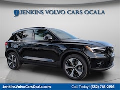 2025 Volvo XC40 B5 Plus Dark Theme AWD SUV