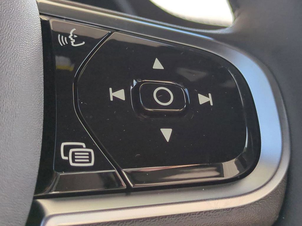 2026 Volvo XC90 Plus - Photo 23