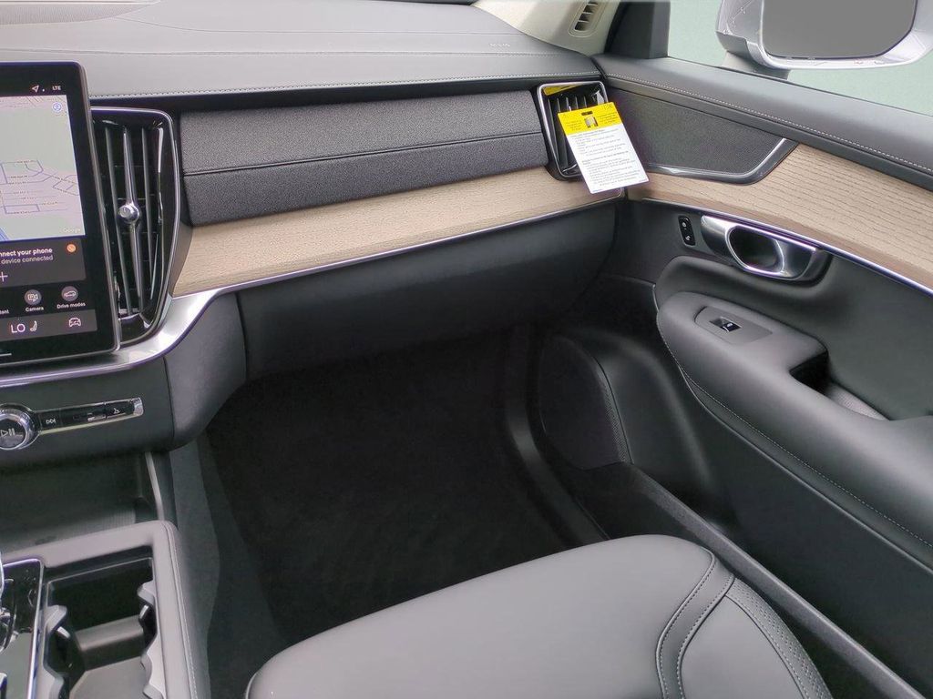 2026 Volvo XC90 Plus - Photo 15