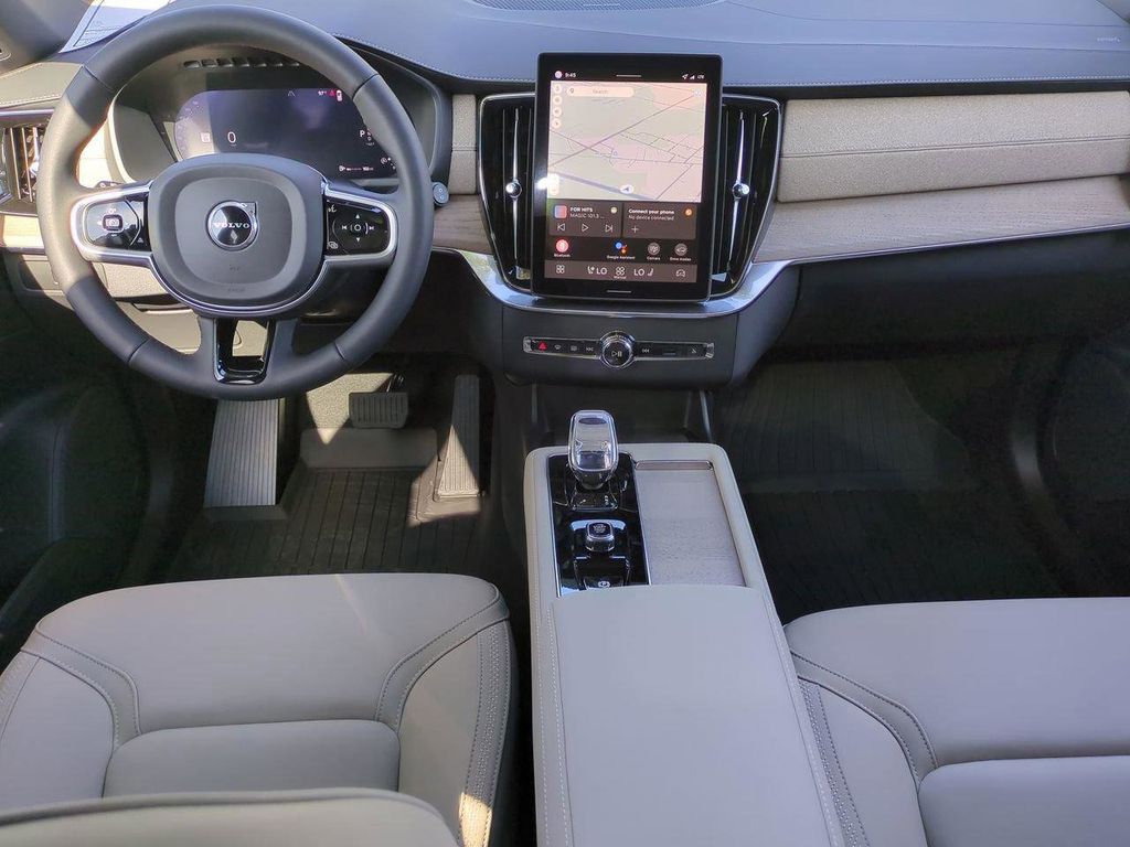 2026 Volvo XC90 Plus - Photo 13