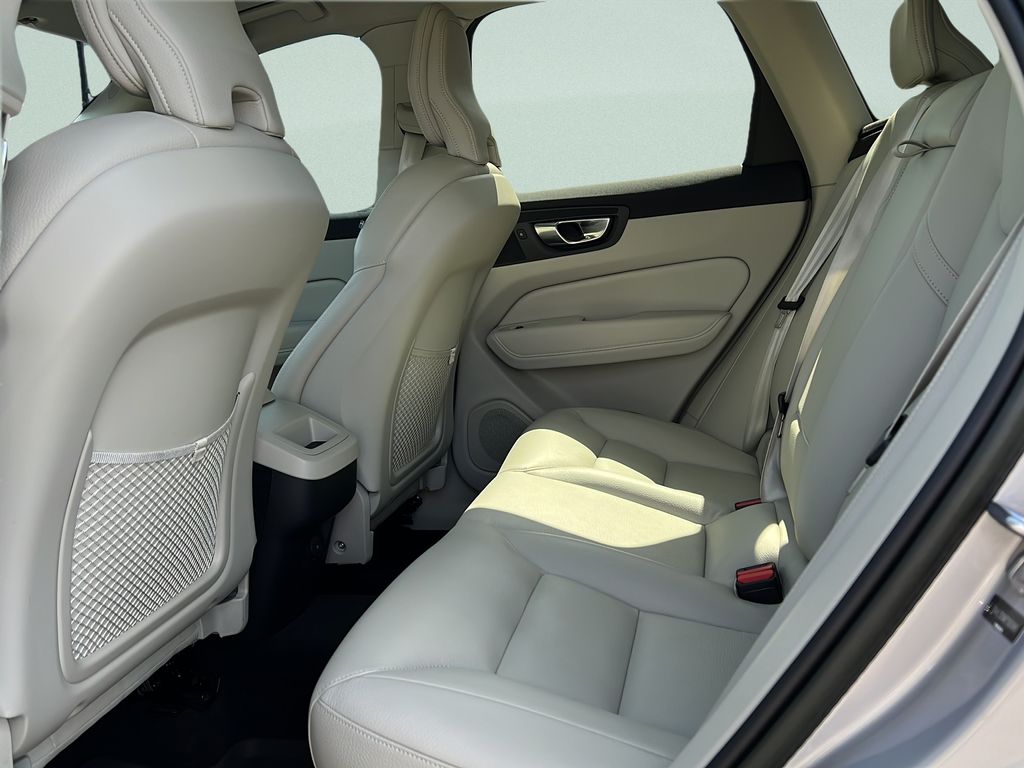 2023 Volvo XC60 Plus - Photo 9
