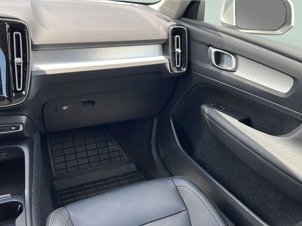 2021 Volvo XC40 Momentum - Photo 16